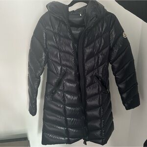 Moncler Marus
Water Resistant
Down Puffer Coat
742 NAVY, Size 1 (like 2-4 US)